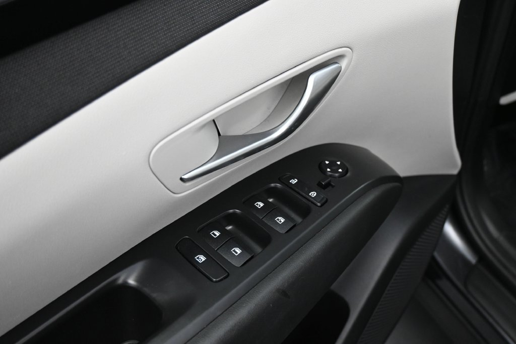 Used 2023 Hyundai Tucson SEL w/ Convenience Package FWD image 2