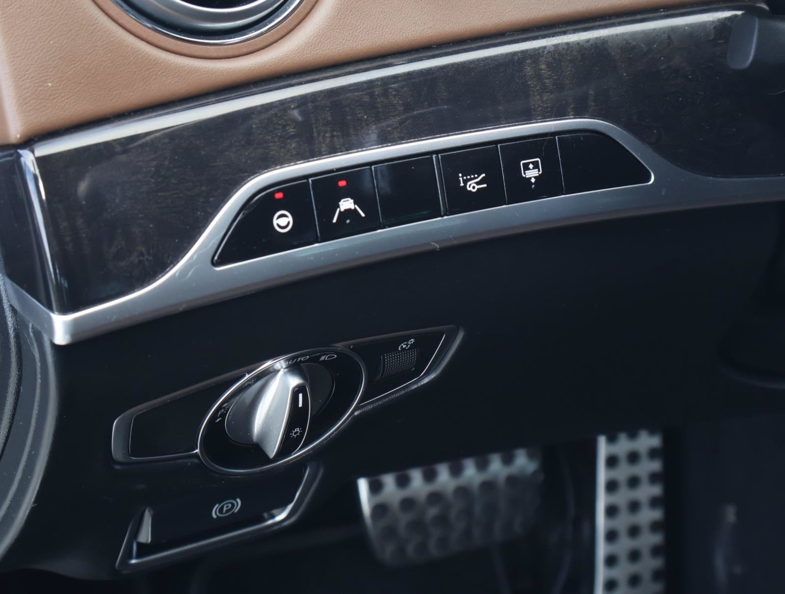 Used 2018 Mercedes-Benz S 560 Sedan image 24