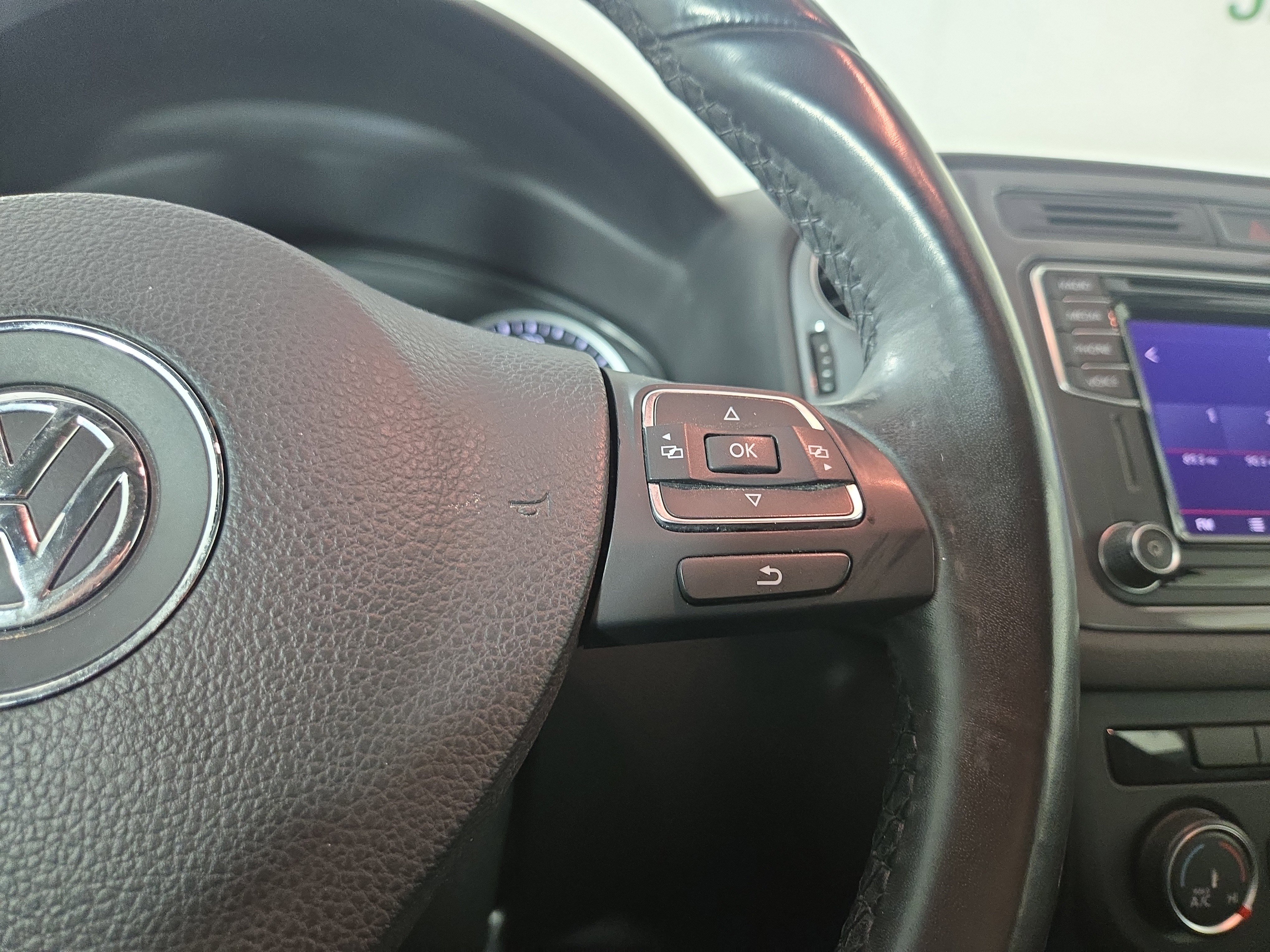 Used 2017 Volkswagen Tiguan Limited w/ Premium Package image 16