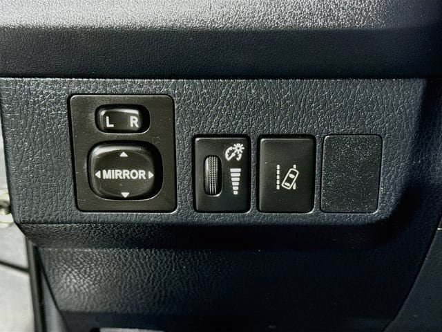 Certified 2017 Toyota RAV4 LE w/ Carpet Mat Package FWD image 11