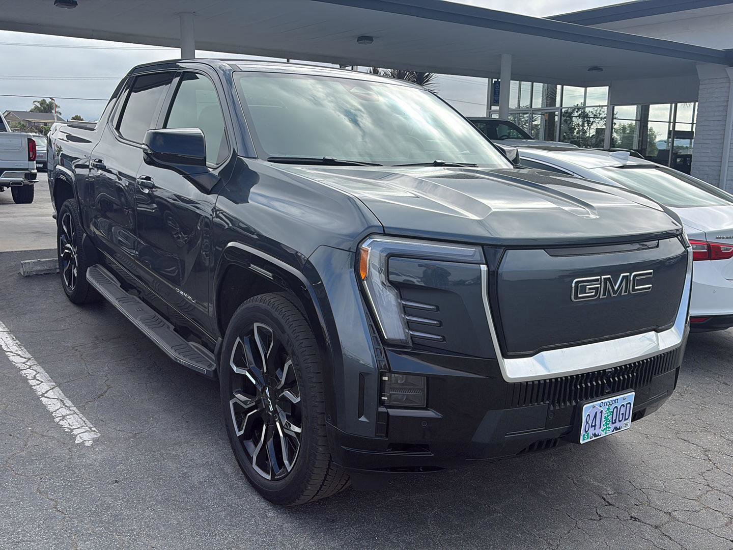 Used 2025 GMC Sierra EV Denali image 1