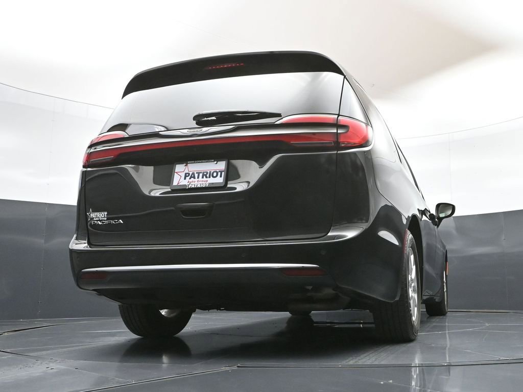 Used 2023 Chrysler Pacifica Touring-L FWD image 40