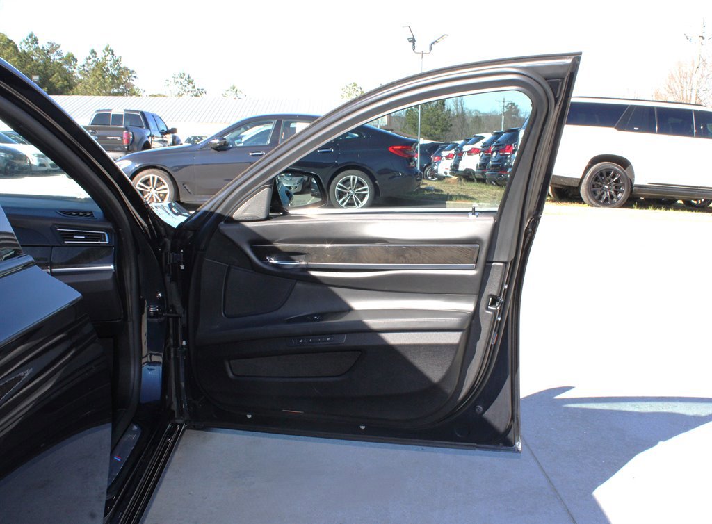 Used 2015 BMW 750i RWD image 34