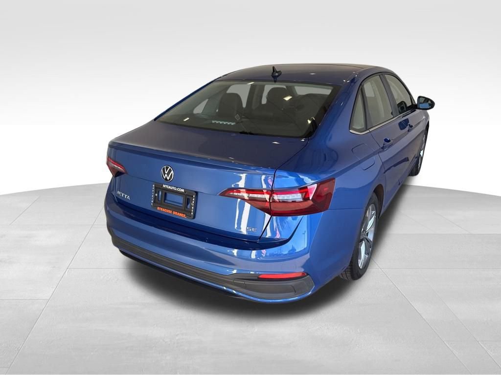 Used 2024 Volkswagen Jetta SE image 6