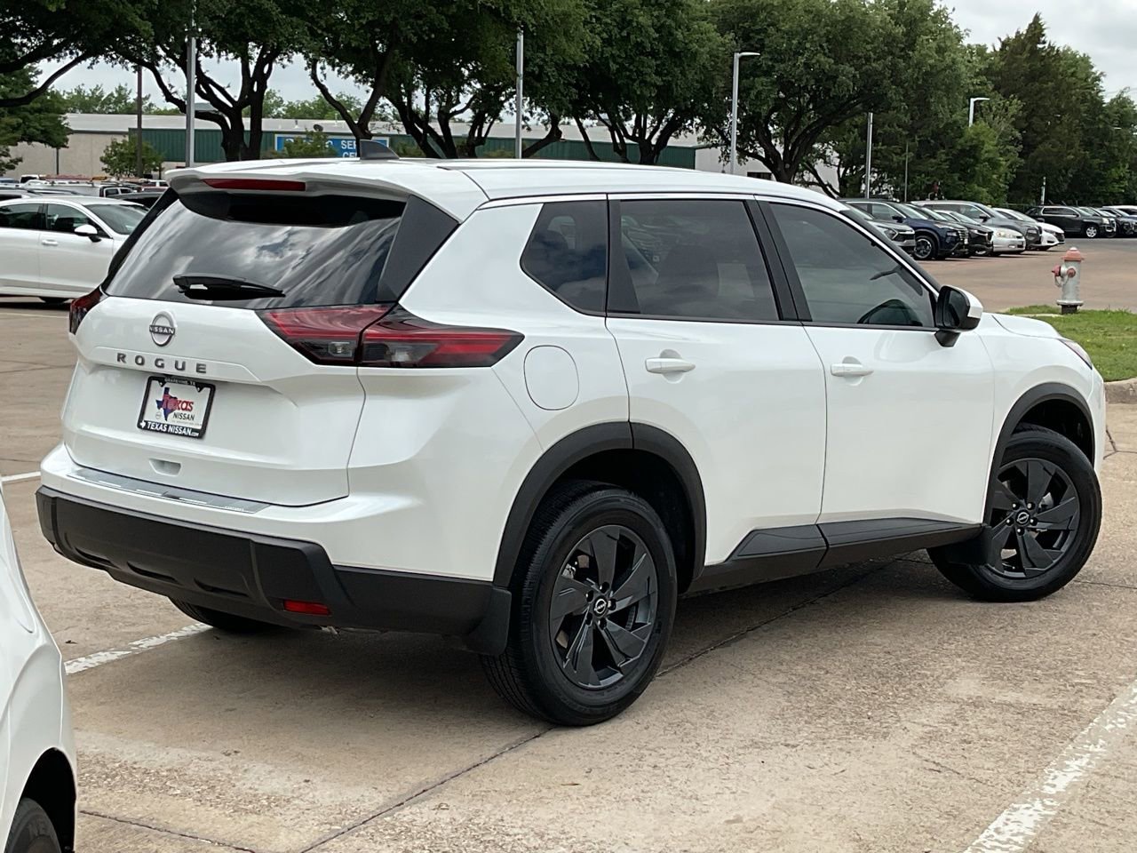 Used 2026 Nissan Rogue SV image 5
