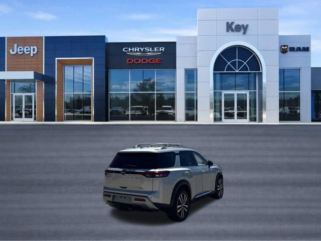 Used 2023 Nissan Pathfinder Platinum AWD/4WD image 8