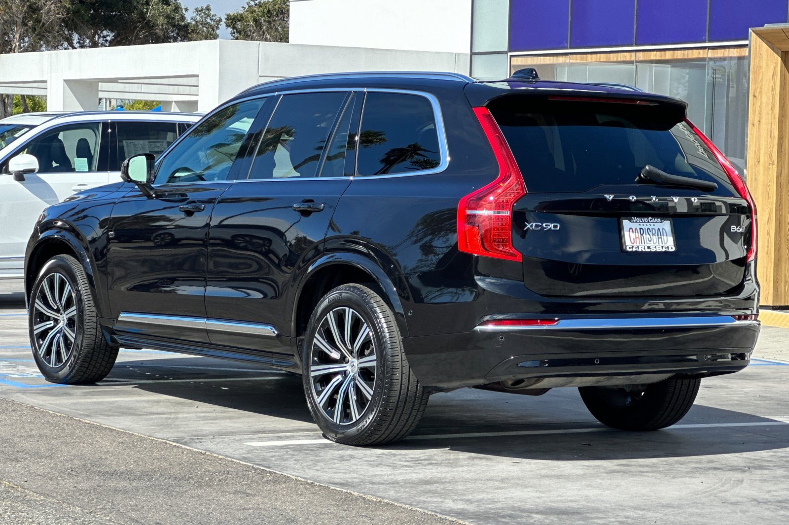Certified 2025 Volvo XC90 B6 Plus image 6