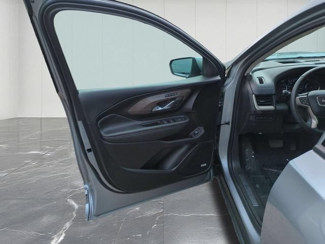 Used 2024 GMC Terrain Denali w/ Denali Premium Package AWD/4WD image 23