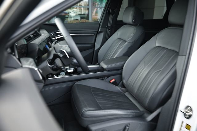 Used 2022 Audi e-tron Premium Plus image 21