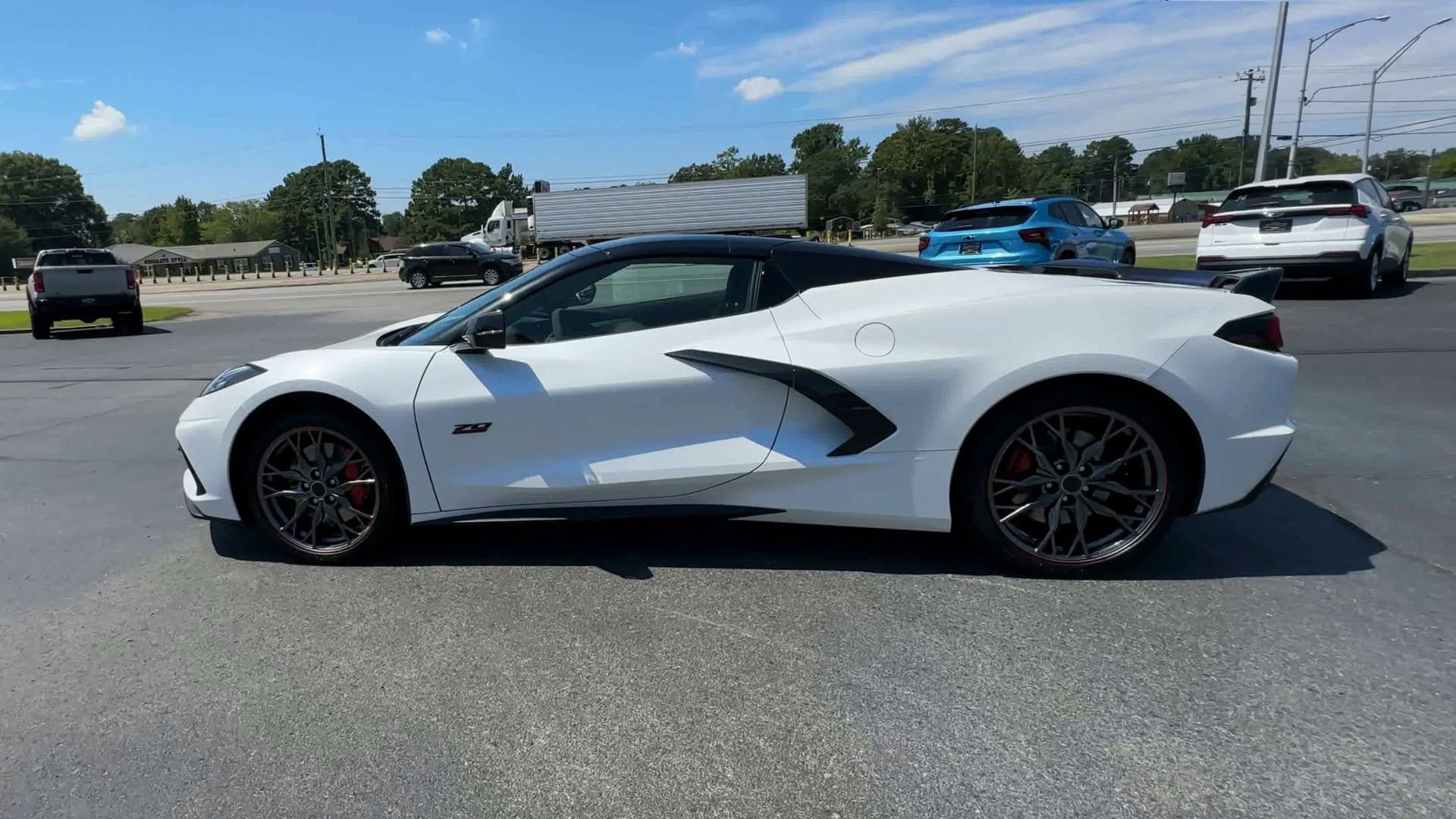 Used 2023 Chevrolet Corvette Stingray Premium Conv w/ Z51 Performance Package RWD image 5