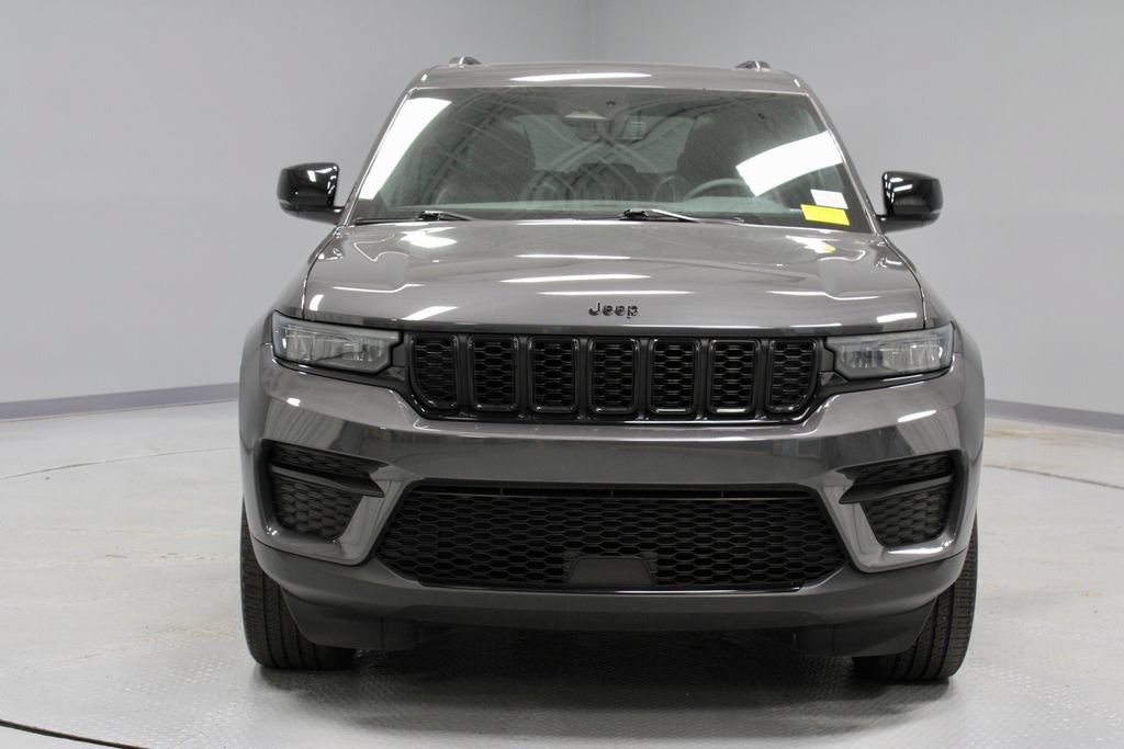 Used 2023 Jeep Grand Cherokee Altitude AWD/4WD image 7