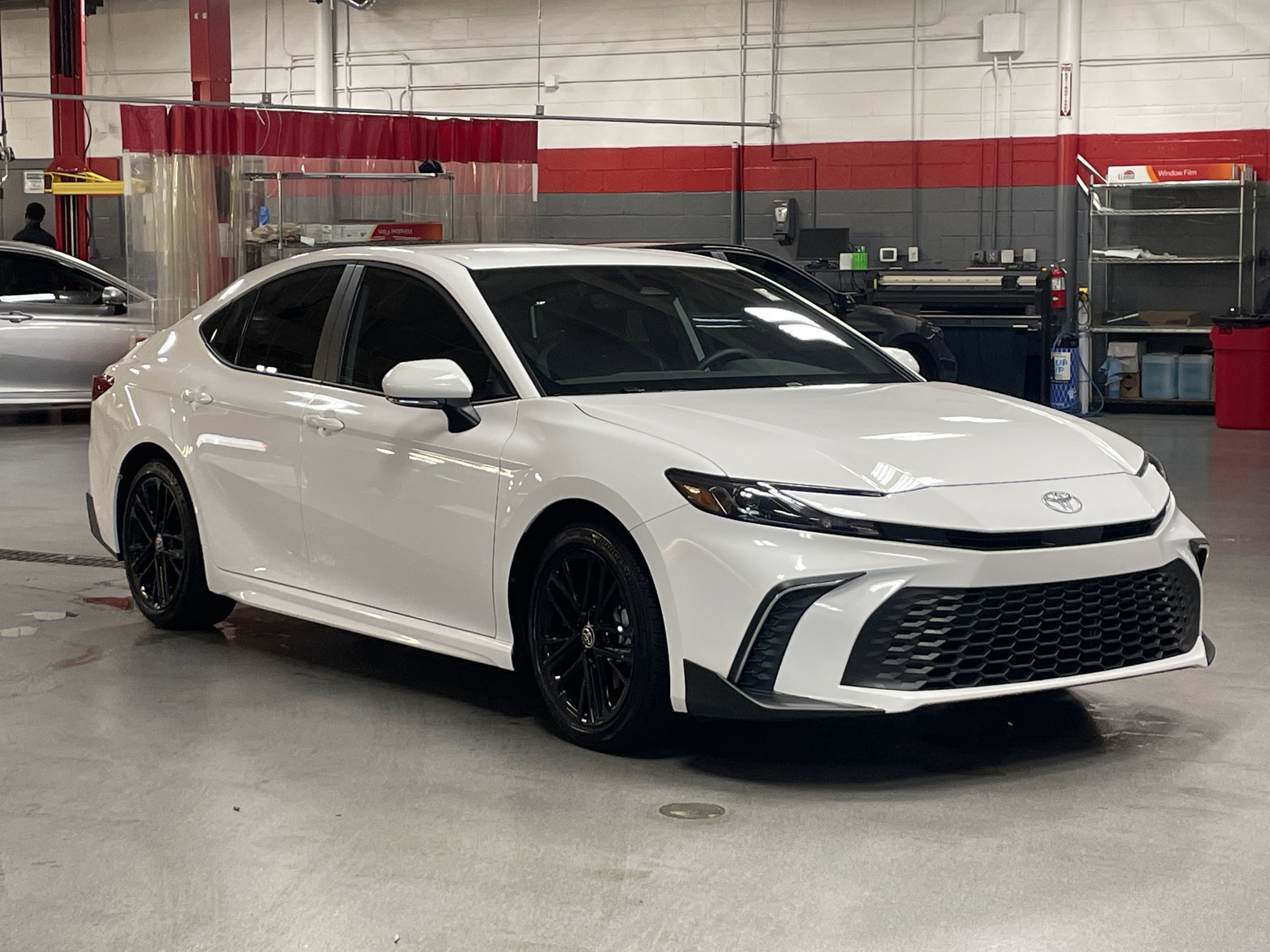 Used 2025 Toyota Camry SE w/ Multimedia Upgrade Package FWD image 2