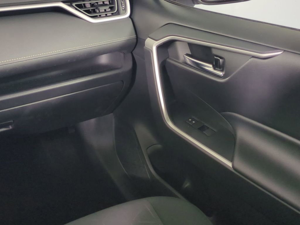 Used 2021 Toyota RAV4 XLE image 20