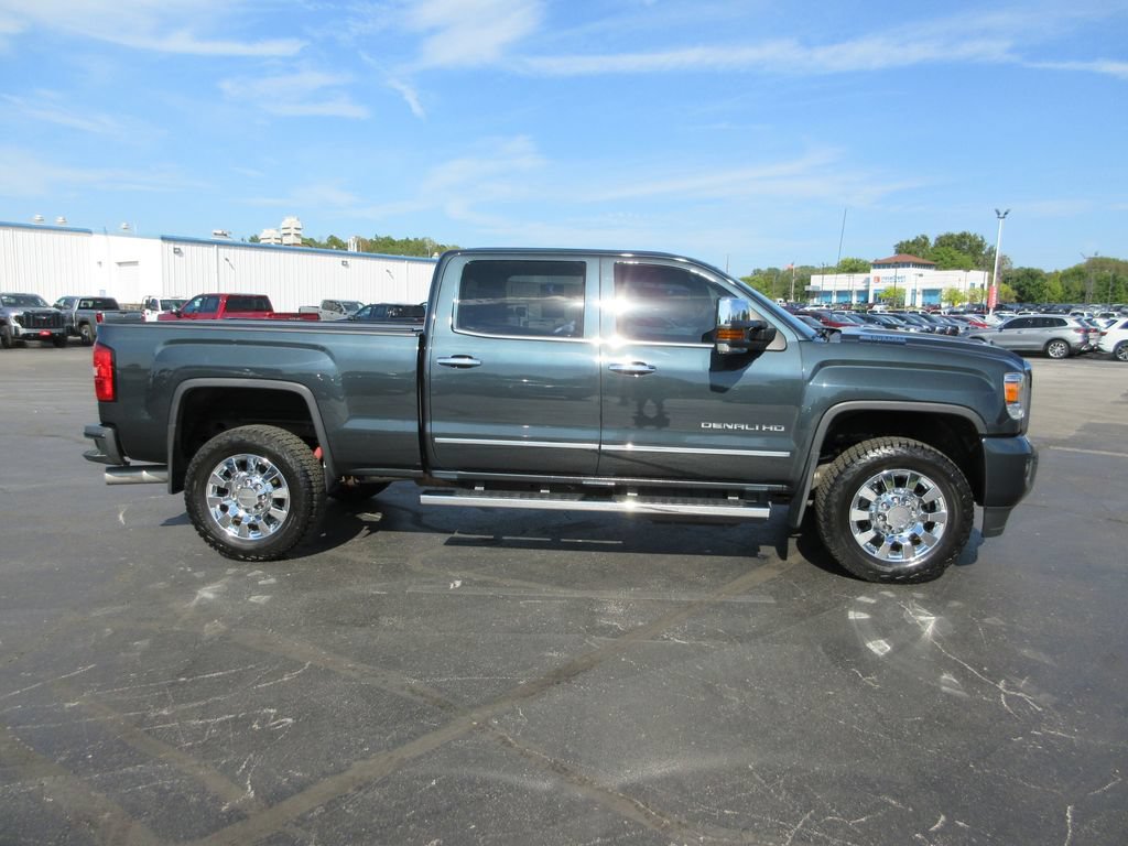 Certified 2019 GMC Sierra 2500 Denali w/ Duramax Plus Package AWD/4WD image 5