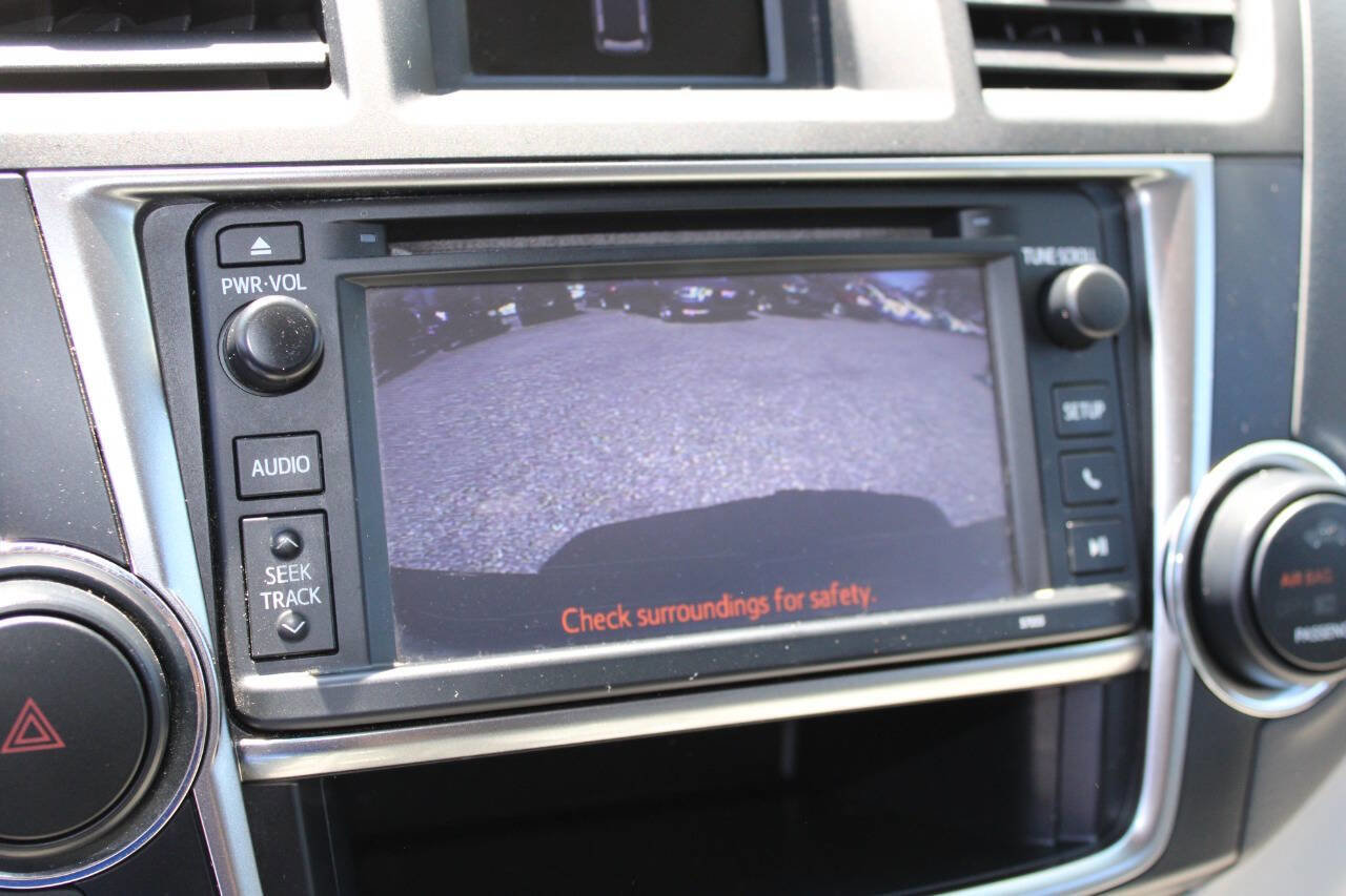 Used 2013 Toyota Highlander Plus AWD/4WD image 16