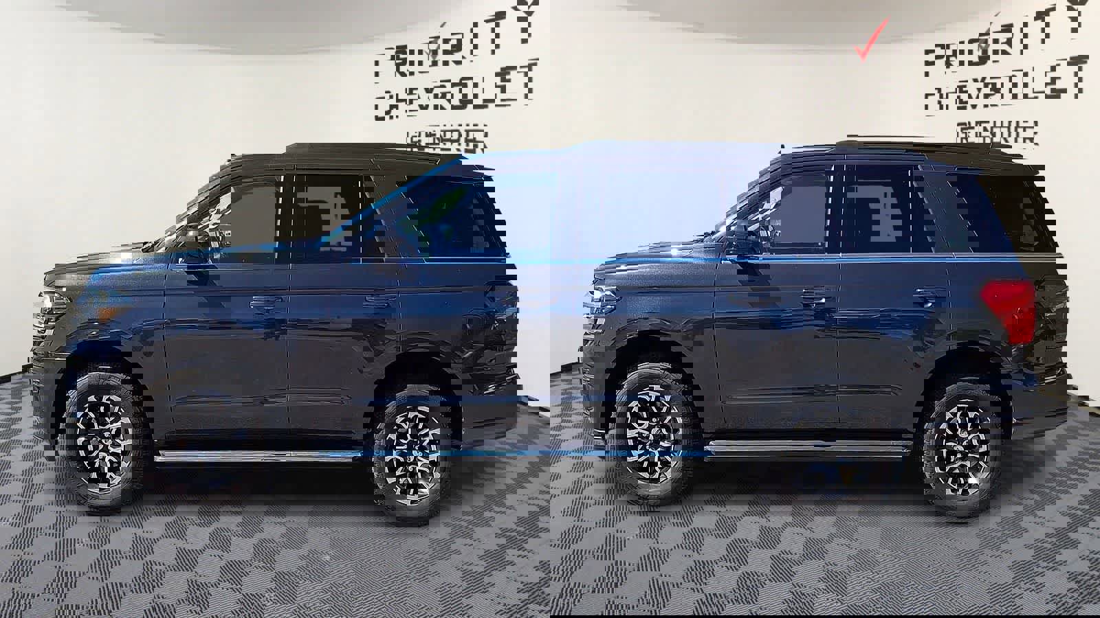 Used 2023 Ford Expedition XLT image 5