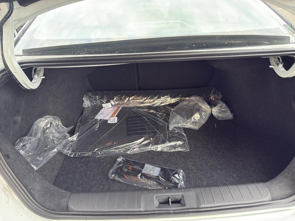 New 2025 Nissan Sentra SR image 31