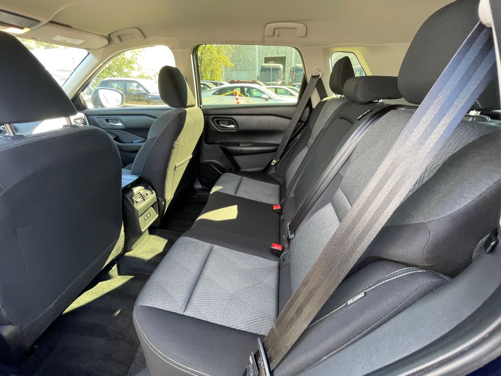 Used 2025 Nissan Rogue SV image 28