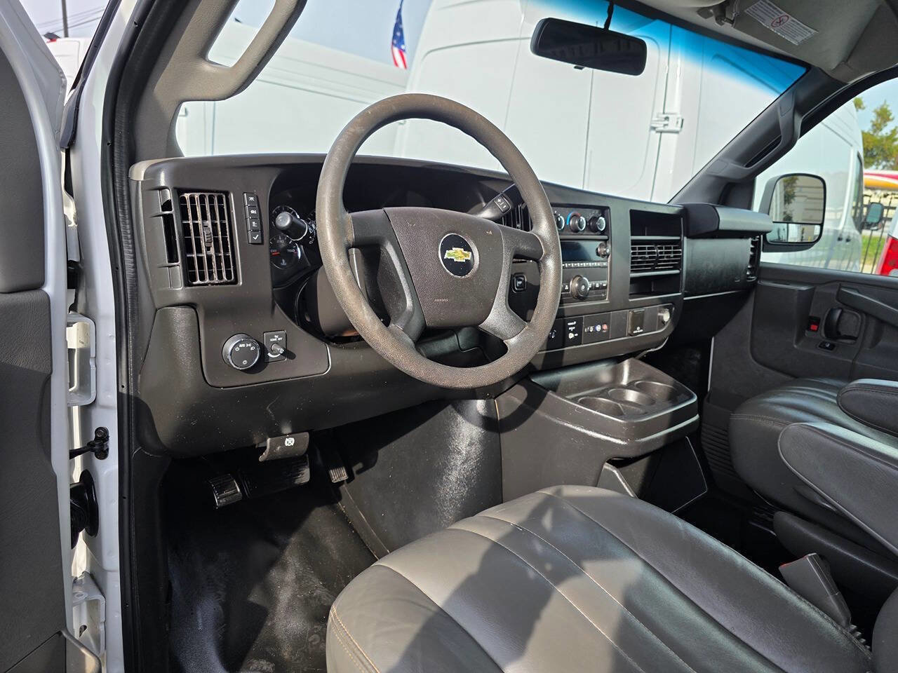Used 2019 Chevrolet Express 2500 Extended image 16