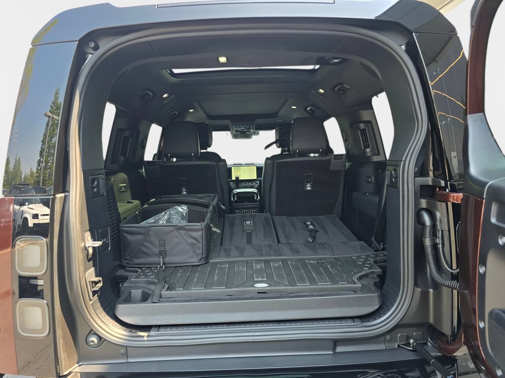 New 2026 Land Rover Defender 130 X-Dynamic SE AWD/4WD image 12