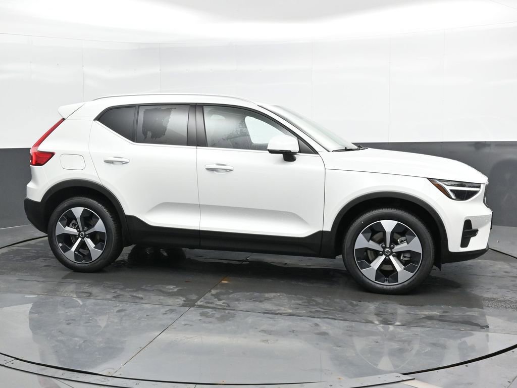 New 2025 Volvo XC40 B5 Core w/ Protection Package Premier image 3