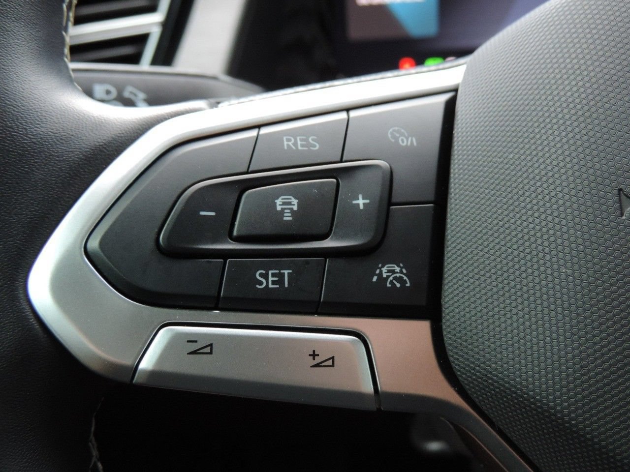 Used 2024 Volkswagen Atlas Cross Sport SE FWD image 26