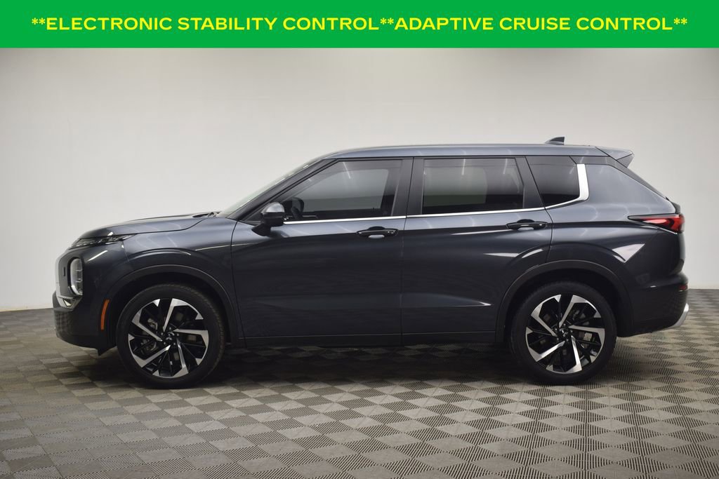 Used 2024 Mitsubishi Outlander SE Black Edition image 10