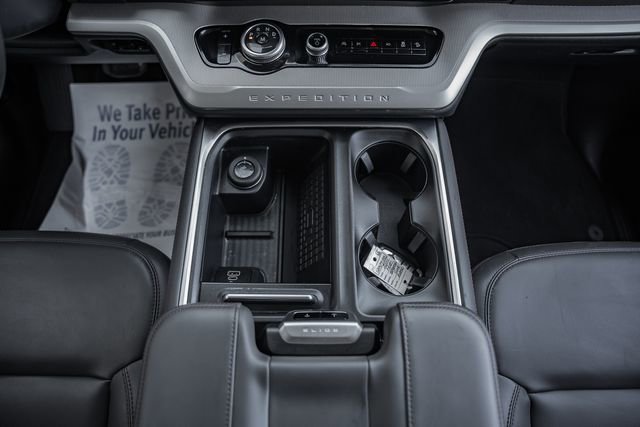 Used 2025 Ford Expedition Active image 40