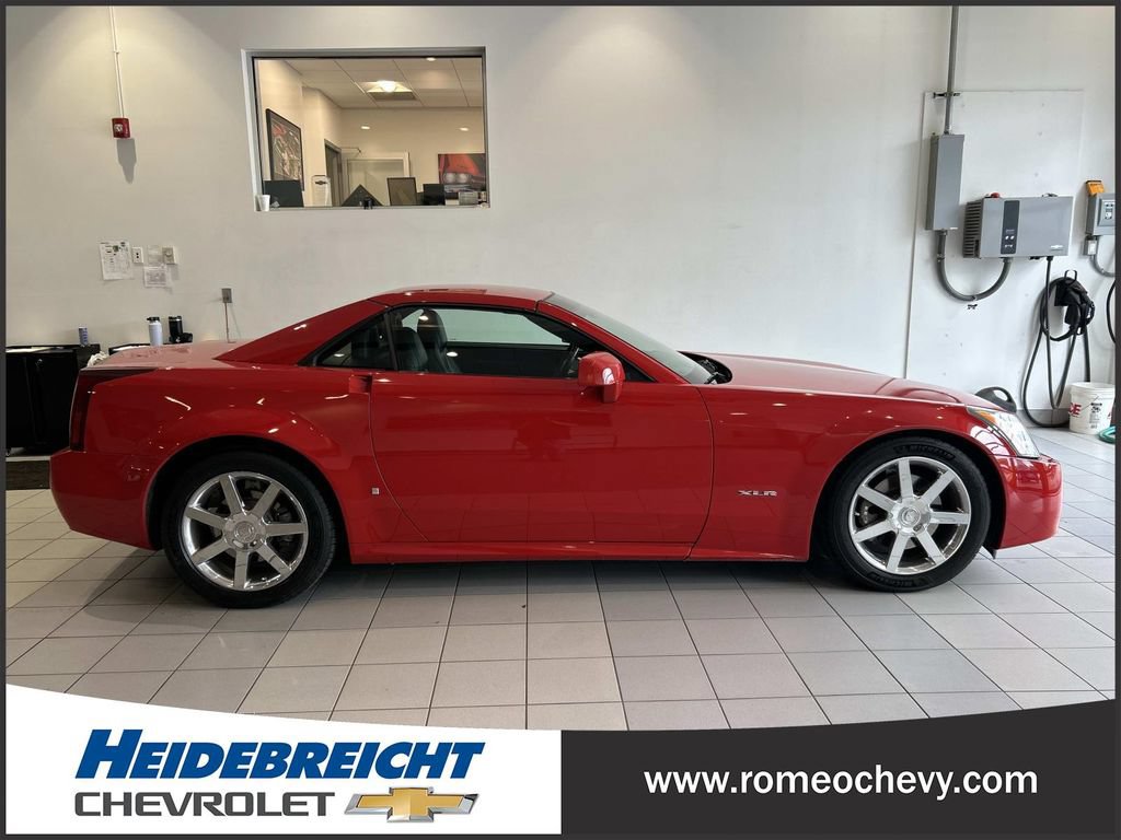 Used 2007 Cadillac XLR RWD image 2
