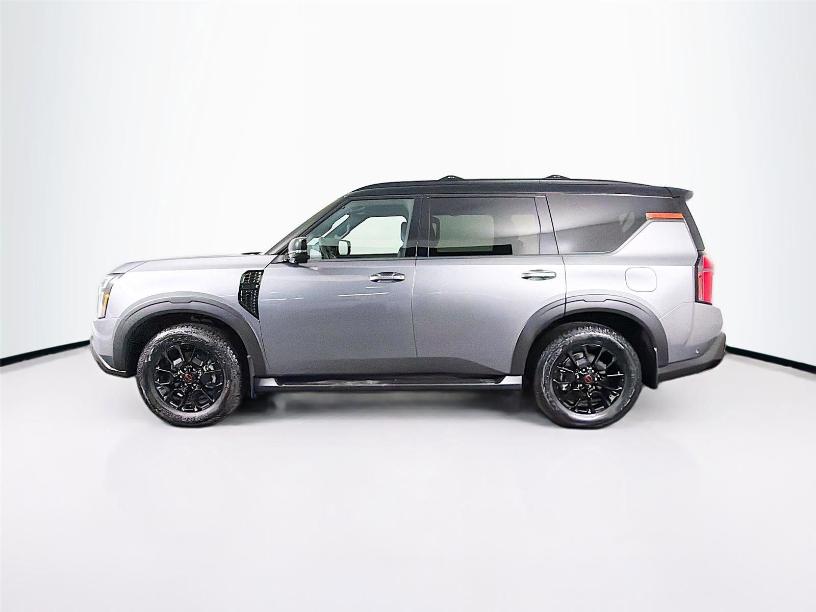 Used 2025 Nissan Armada PRO-4X w/ Pro-4X Premium Package AWD/4WD image 8