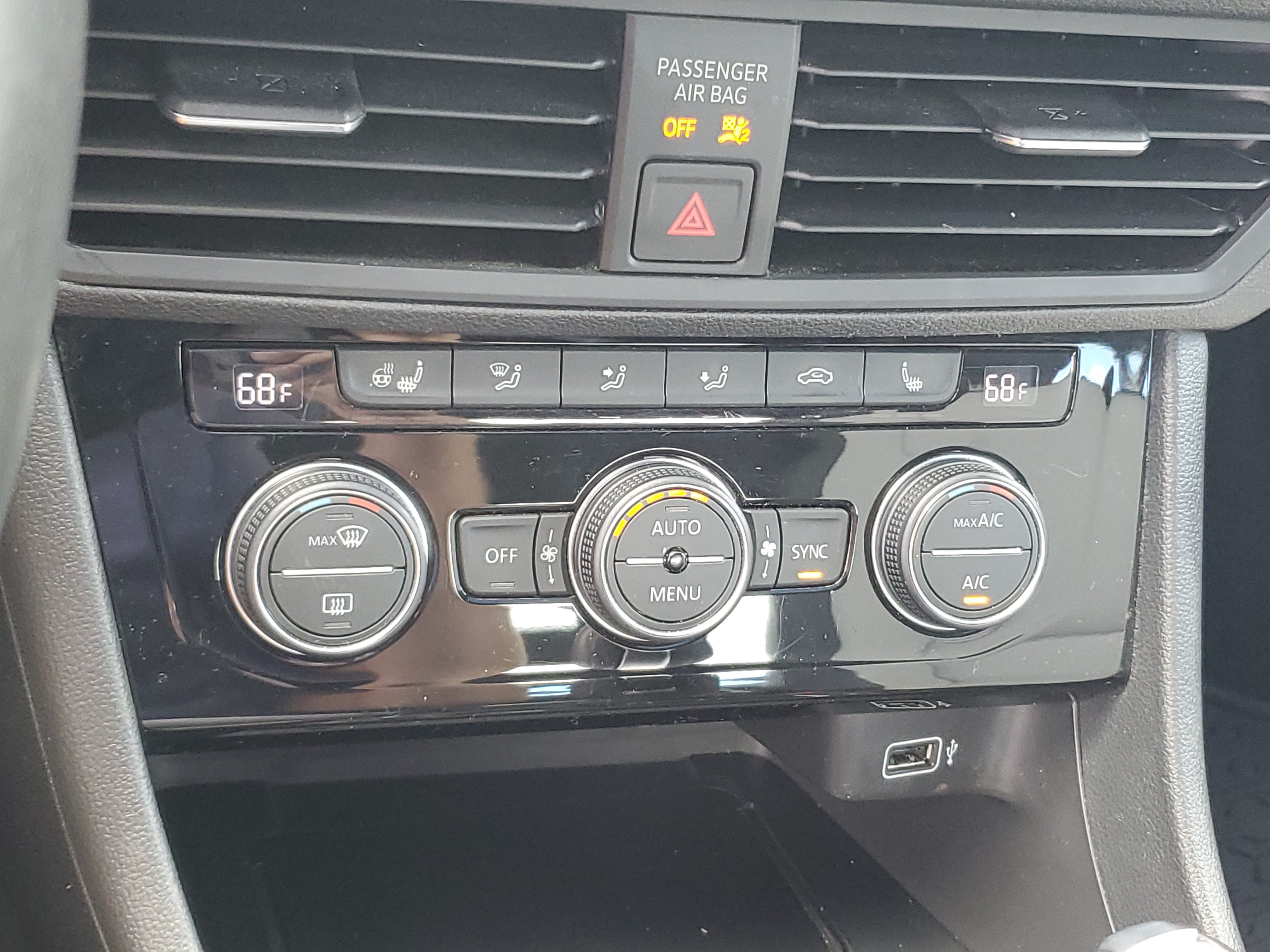 Used 2019 Volkswagen Jetta R-Line w/ R-Line Cold Weather Package FWD image 26