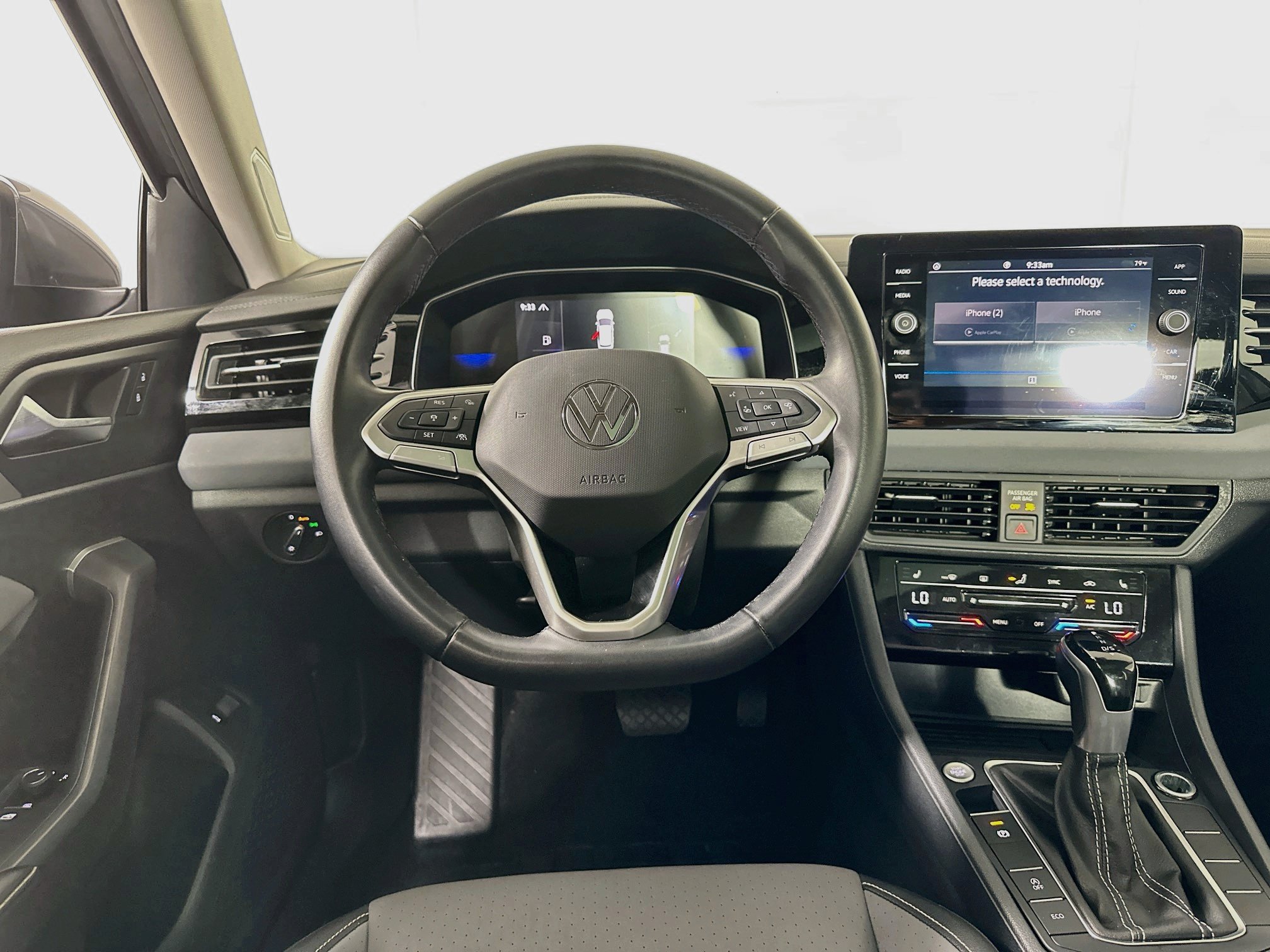 Used 2025 Volkswagen Jetta SE FWD image 17