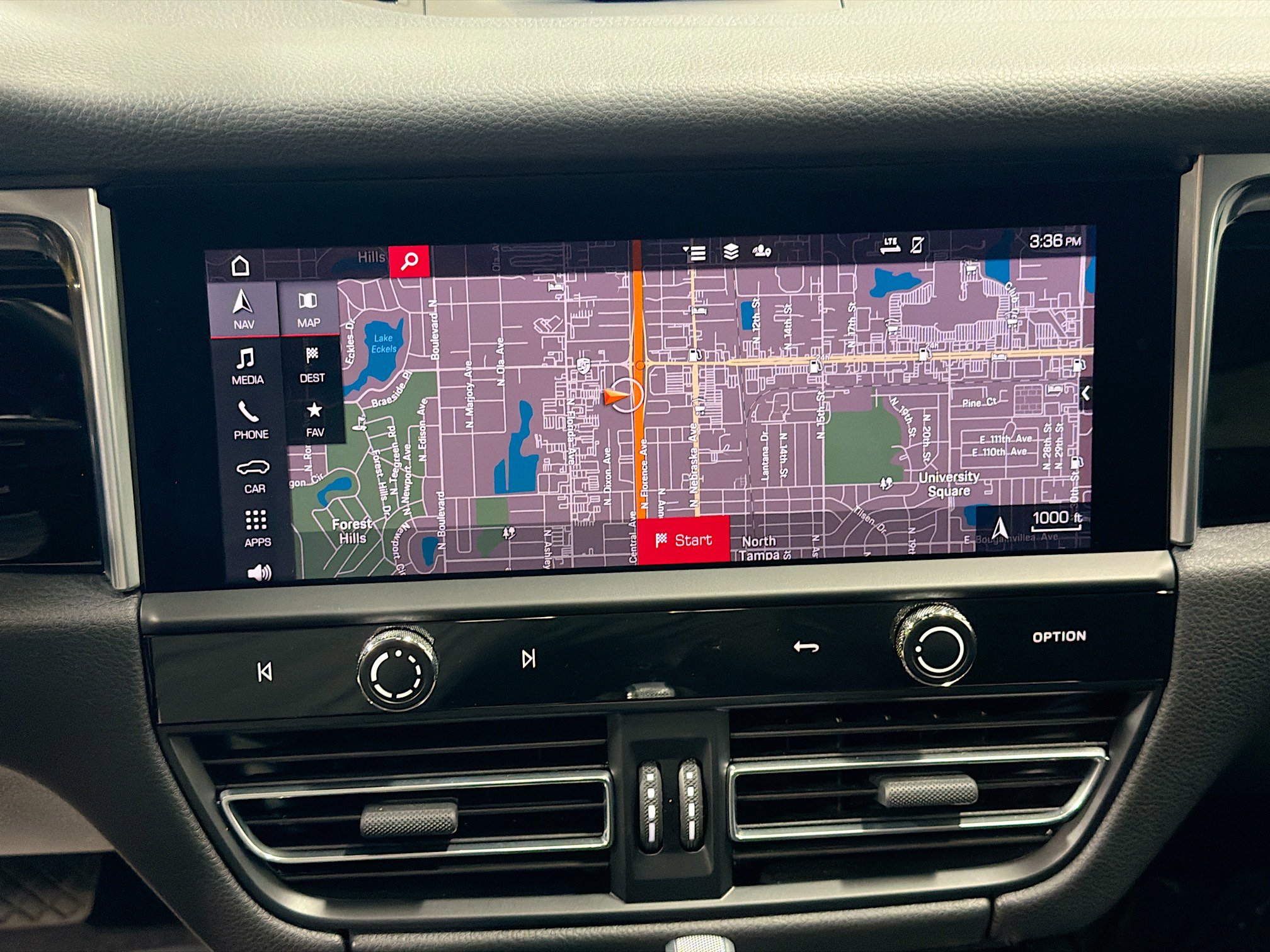 Certified 2022 Porsche Macan S AWD/4WD image 32