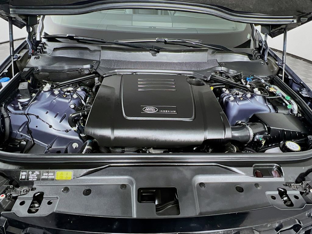 Used 2025 Land Rover Discovery Dynamic SE image 33