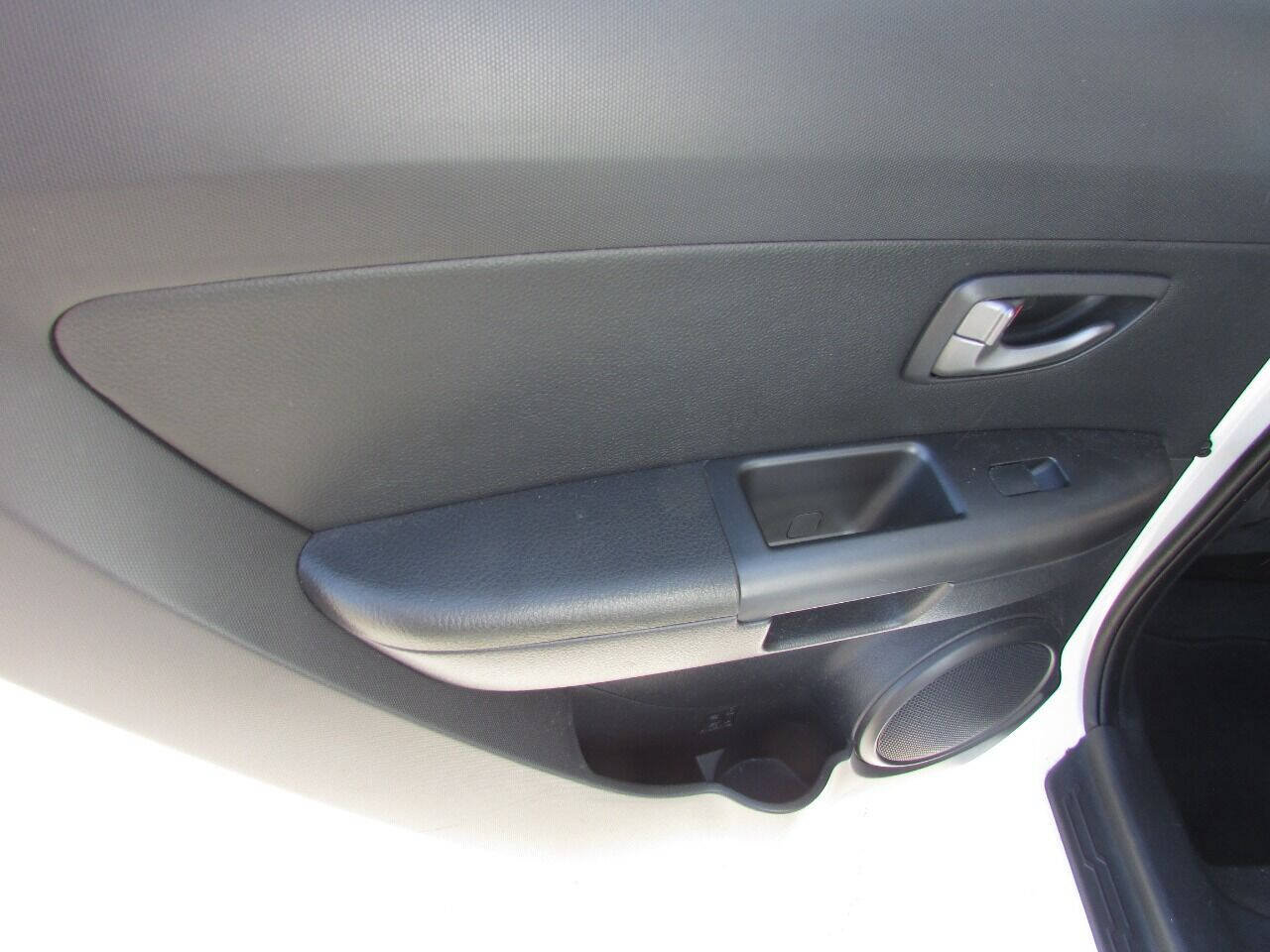 Used 2011 Kia Soul + w/ Audio Pkg image 32