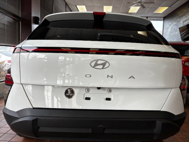 Used 2024 Hyundai Kona SEL image 11