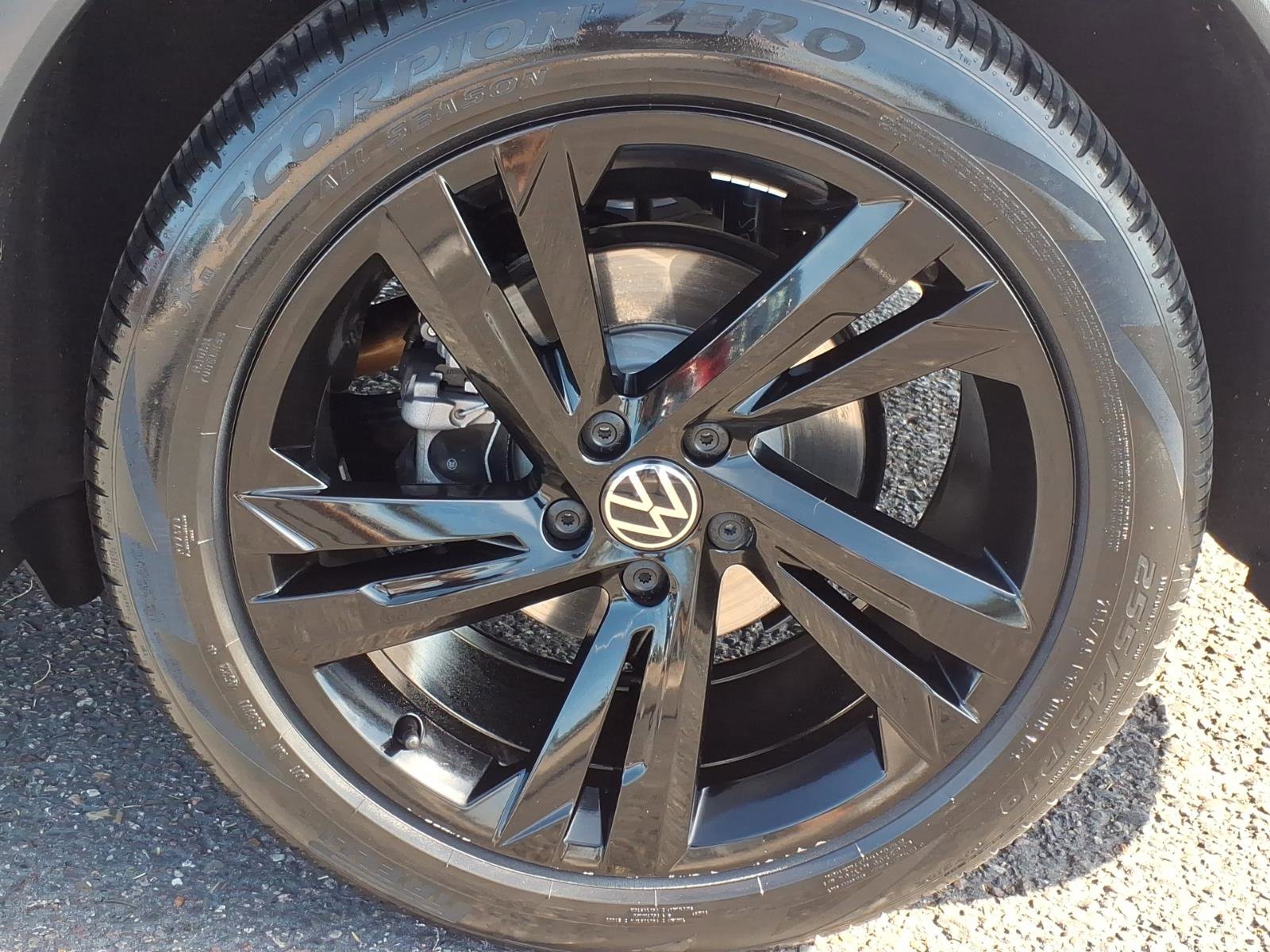 Certified 2023 Volkswagen Tiguan SE R-Line image 16