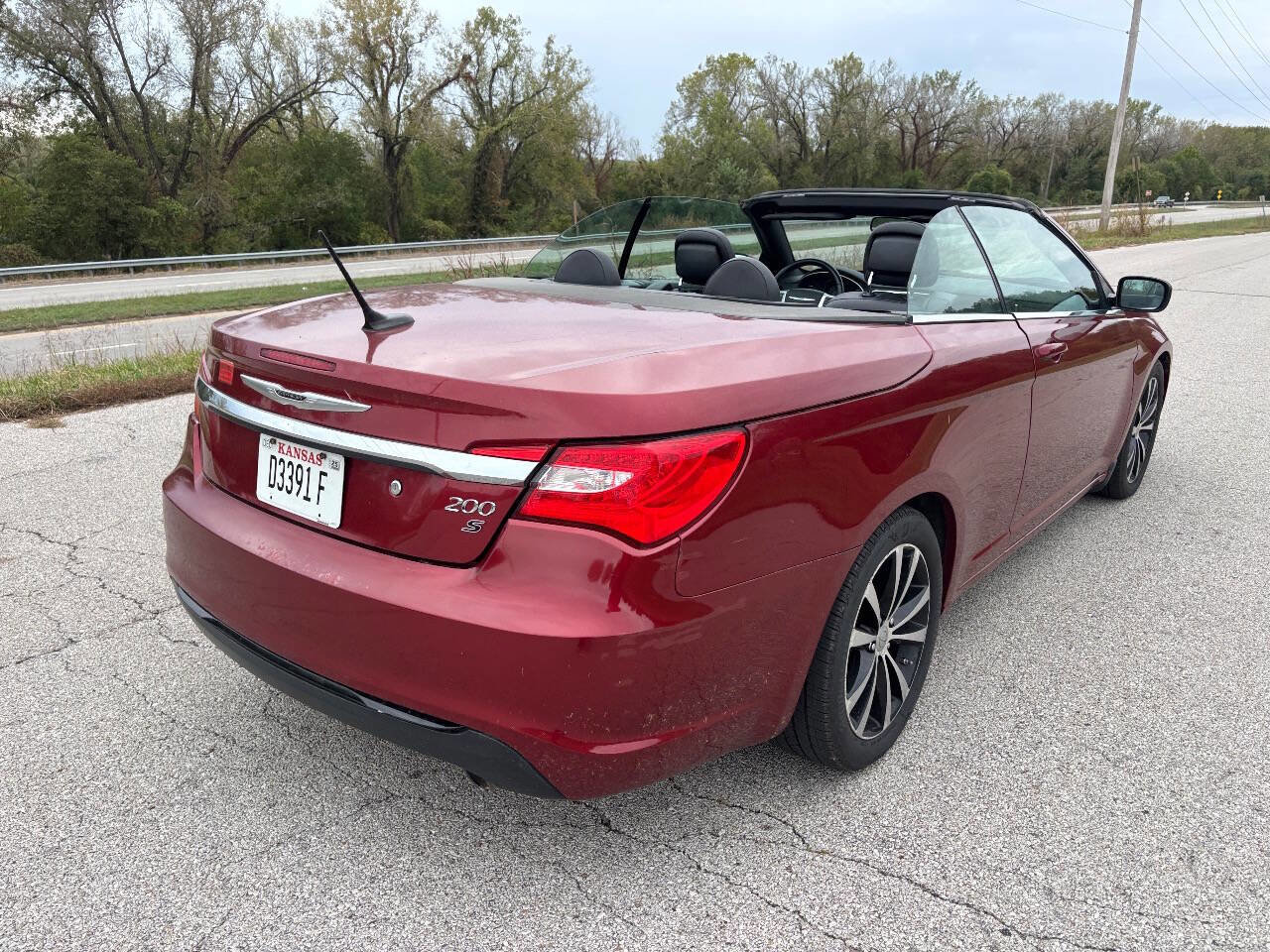Used 2012 Chrysler 200 S image 4