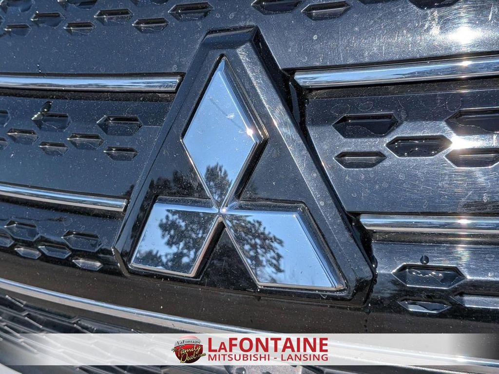 Used 2023 Mitsubishi Outlander SE Black Edition image 9