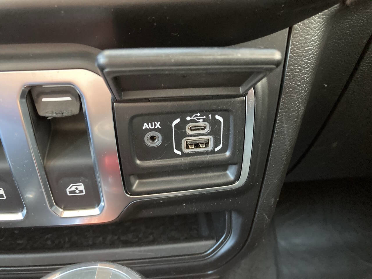 Used 2020 Jeep Wrangler Sport image 30