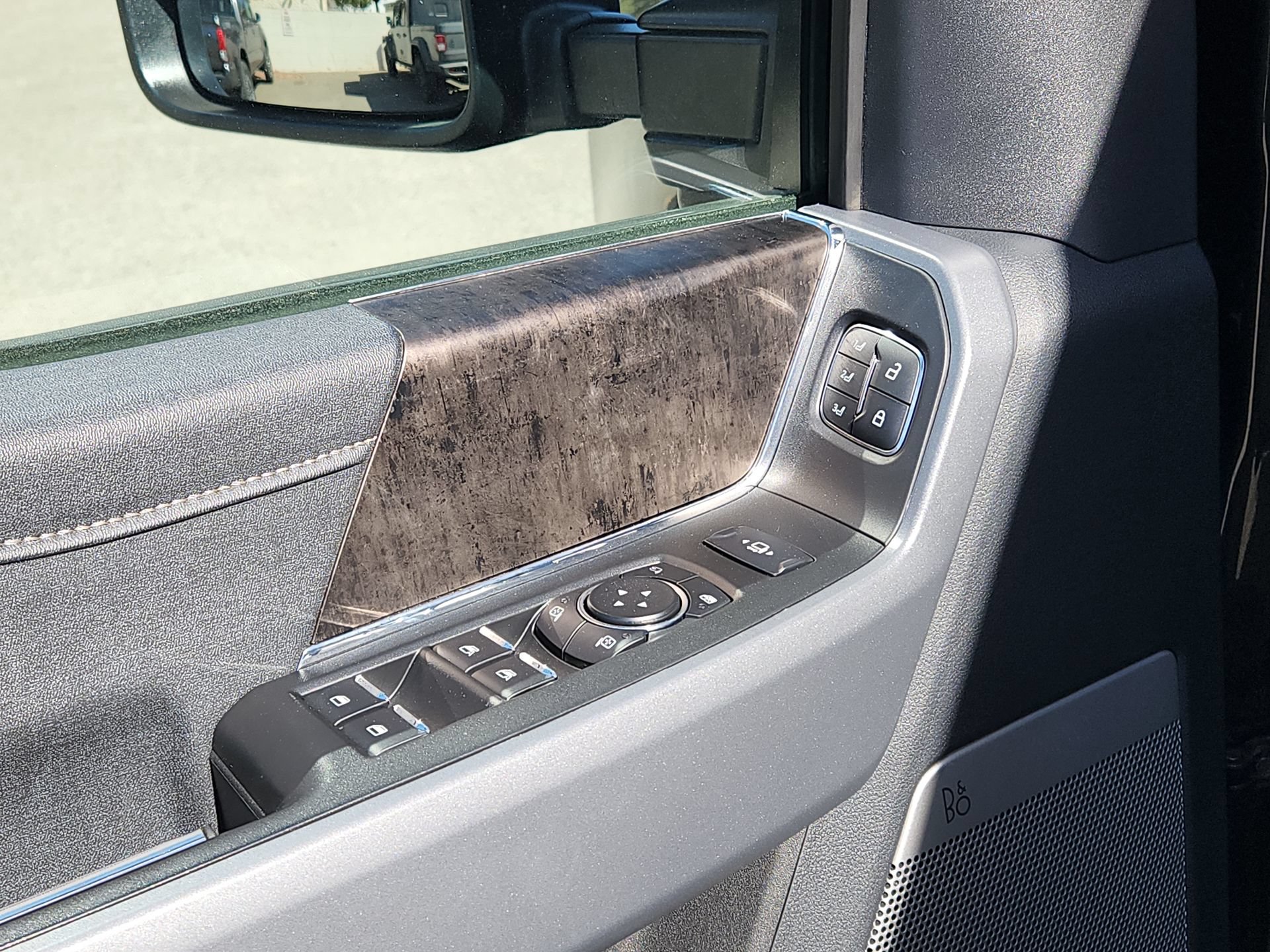 Used 2024 Ford F350 Lariat AWD/4WD image 15