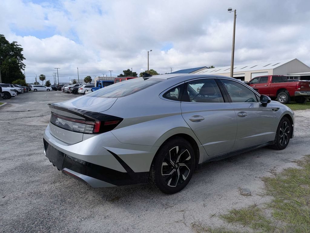 Used 2025 Hyundai Sonata SEL FWD image 3