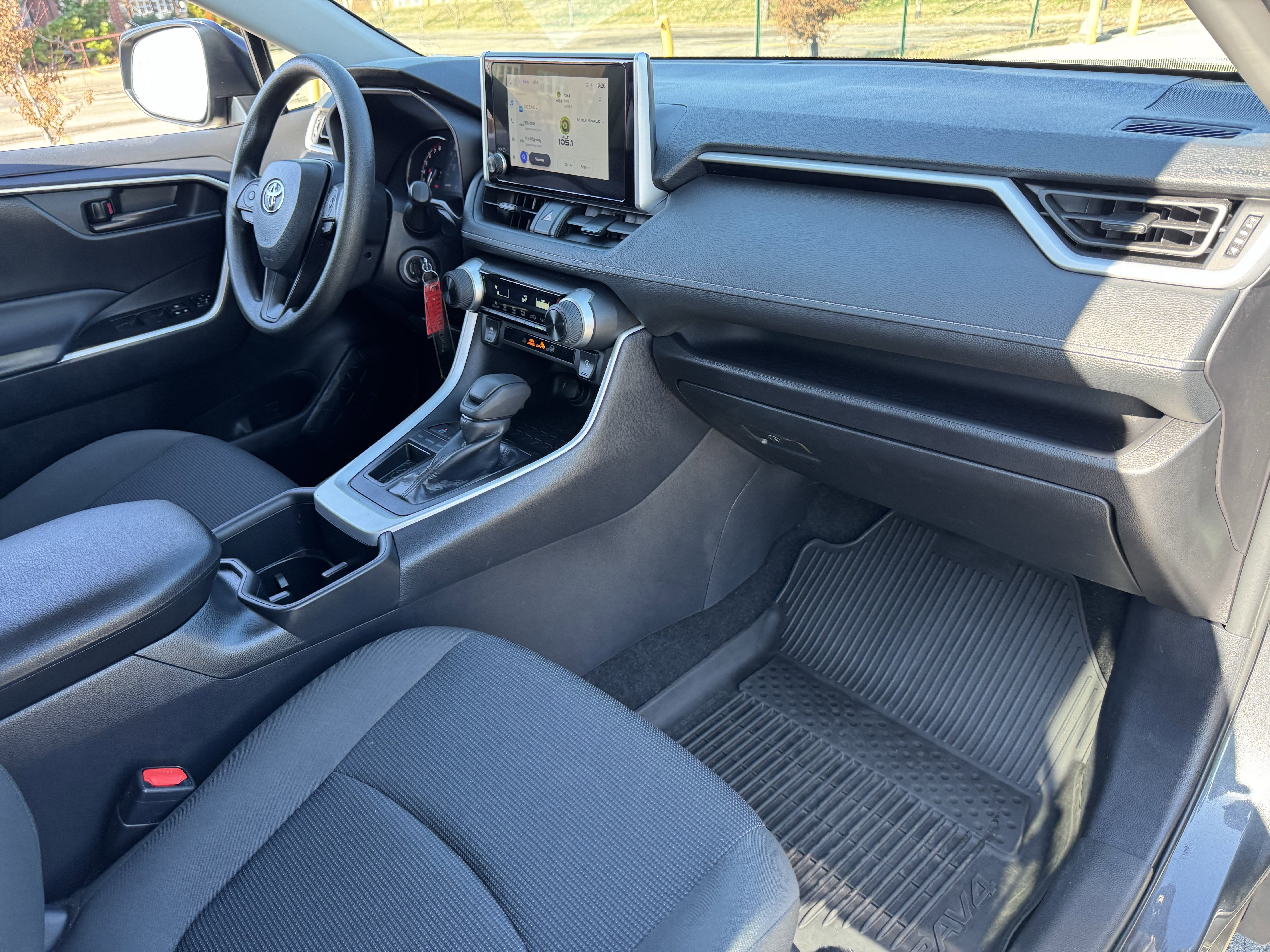 Used 2024 Toyota RAV4 LE image 34