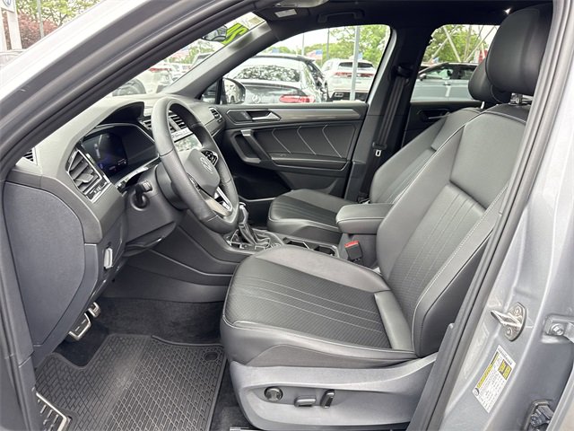 Used 2024 Volkswagen Tiguan SE R-Line image 20
