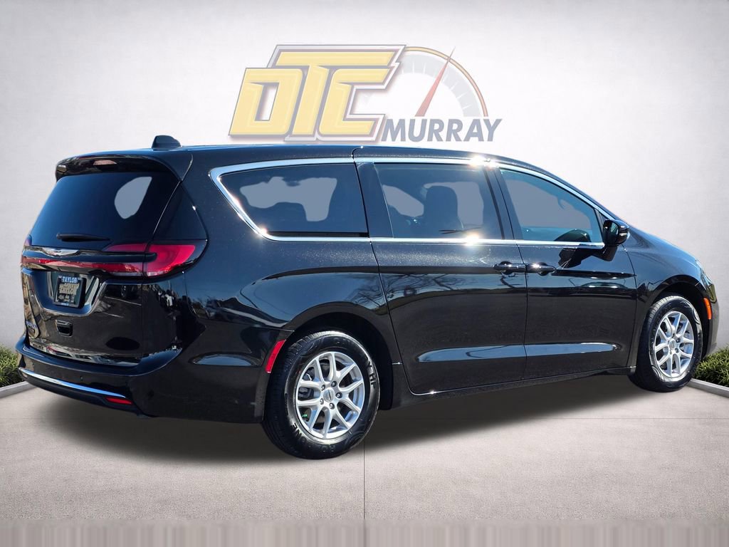 Used 2025 Chrysler Pacifica Select FWD image 5