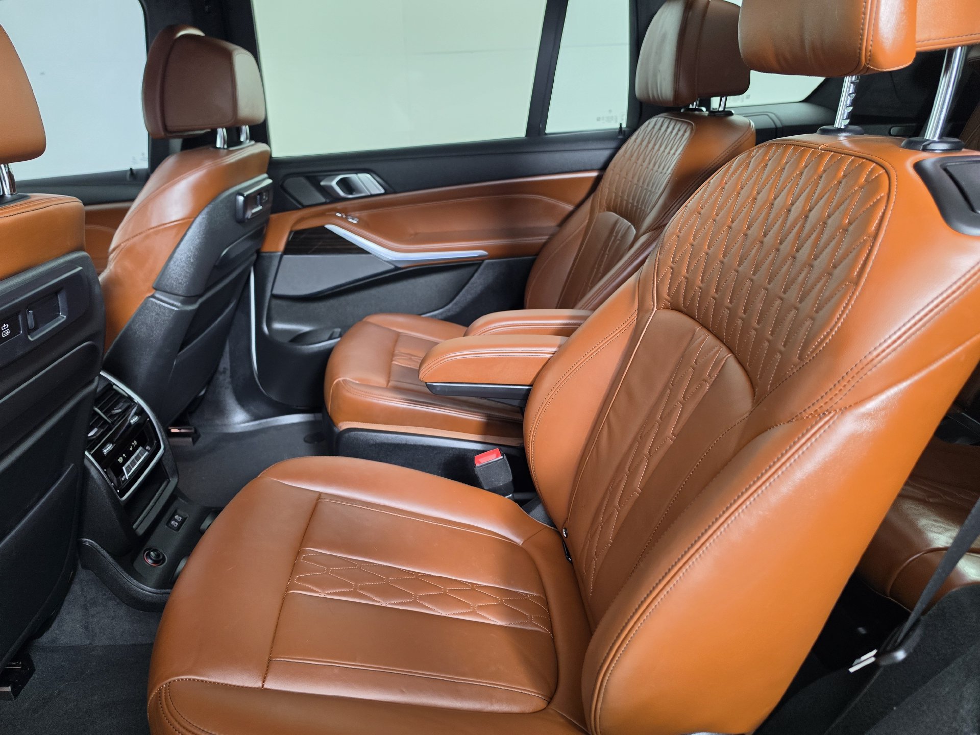 Used 2021 BMW X7 xDrive40i w/ M Sport Package AWD/4WD image 25