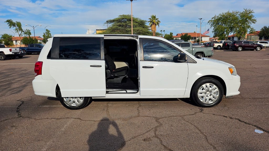 Used 2019 Dodge Grand Caravan SE FWD image 19