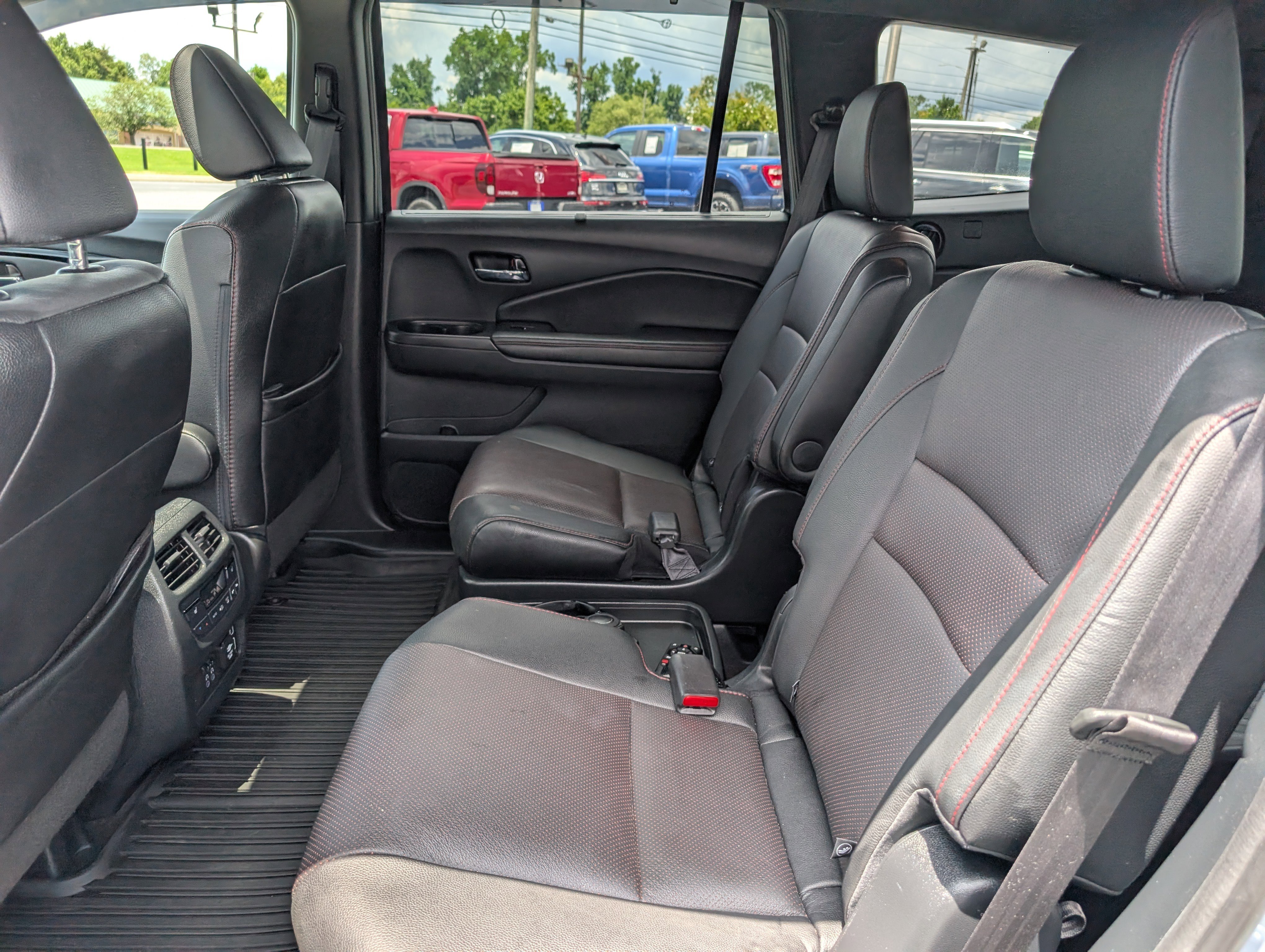 Used 2022 Honda Pilot Black Edition image 32