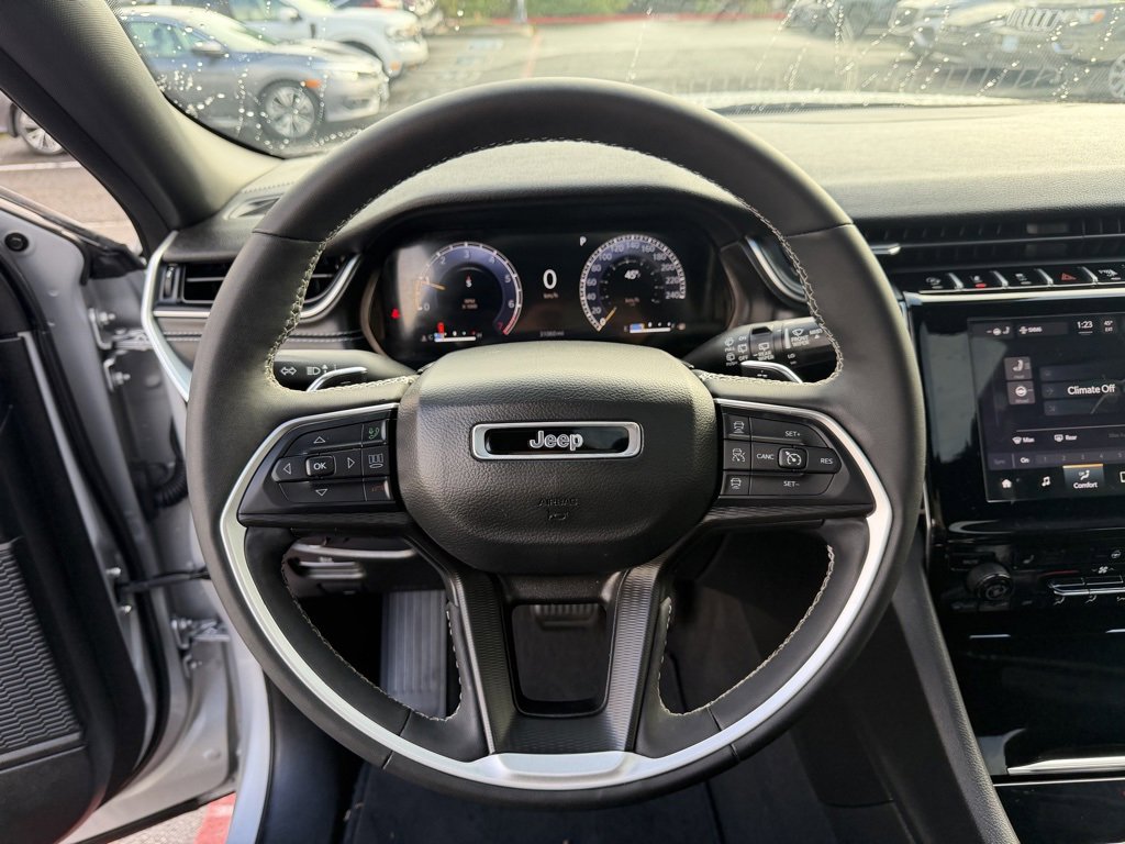 Used 2023 Jeep Grand Cherokee Altitude image 18