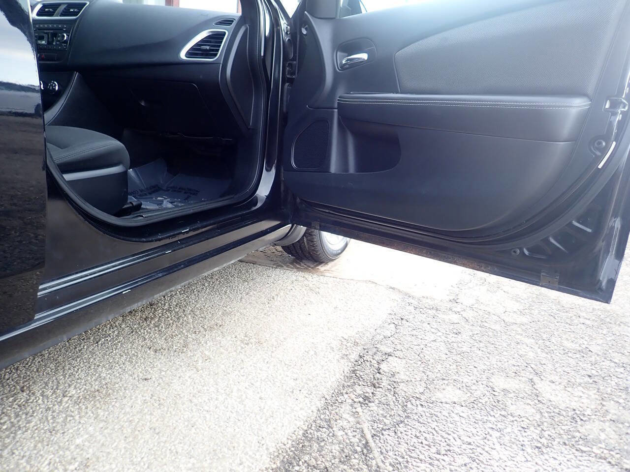 Used 2013 Dodge Avenger SE FWD image 26